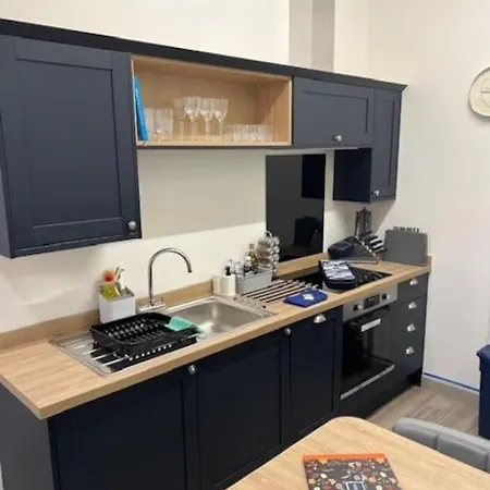 Apartment 2 Bed Ground Floor Apartment, Sleeps 4 With Free Parking Harrogate