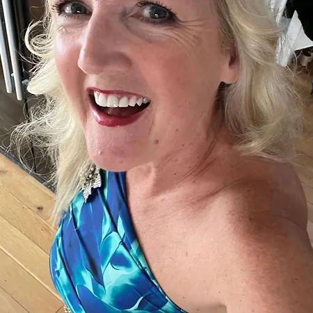 2 Bed Ground Floor Apartment, Sleeps 4 With Free Parking Harrogate