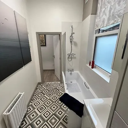 Apartament 2 Bed Ground Floor Apartment, Sleeps 4 With Free Parking