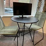 2 Bed Ground Floor Apartment, Sleeps 4 With Free Parking