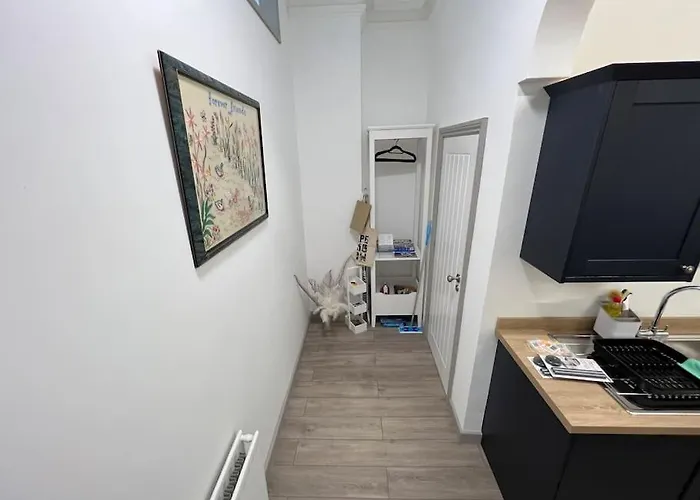 2 Bed Ground Floor Apartment, Sleeps 4 With Free Parking Harrogate