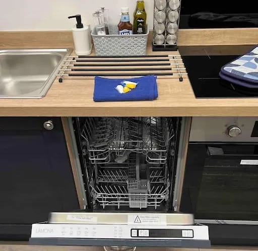 Lejlighed 2 Bed Ground Floor Apartment, Sleeps 4 With Free Parking *