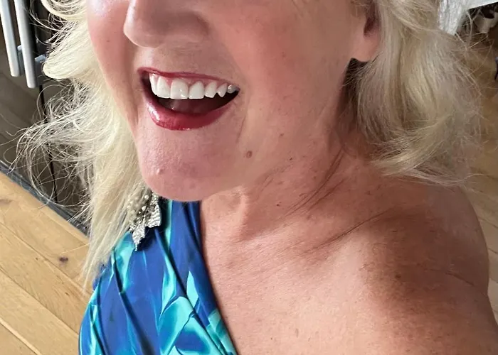 2 Bed Ground Floor Apartment, Sleeps 4 With Free Parking Harrogate